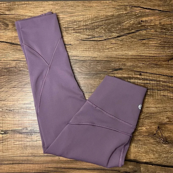 Lululemon In Movement Crop *Everlux 19" size 2 - Picture 4 of 6